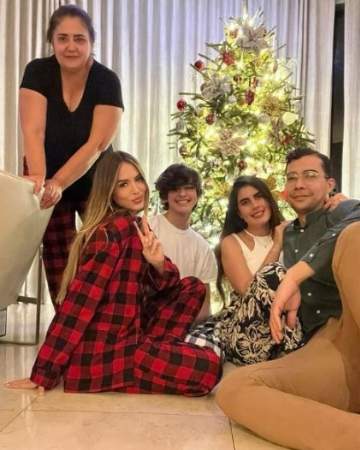 Shannon together with her family